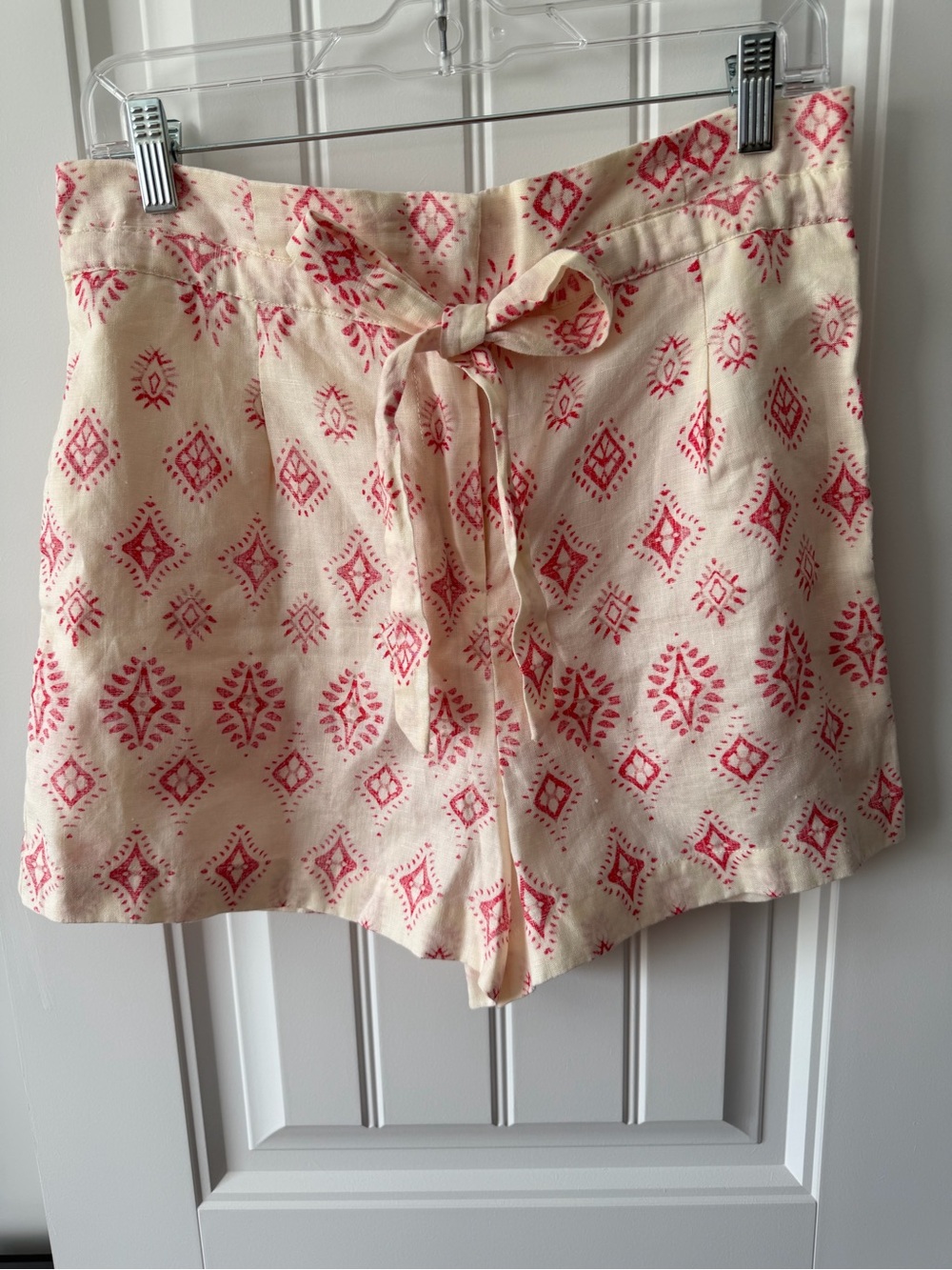 Artisan Ny Cream High-Waist Shorts with Pink Geometric Print